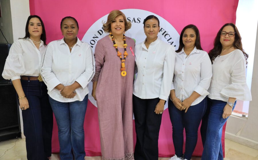 Esposas de oficiales promueven la detección temprana del cáncer de mama con jornada médica